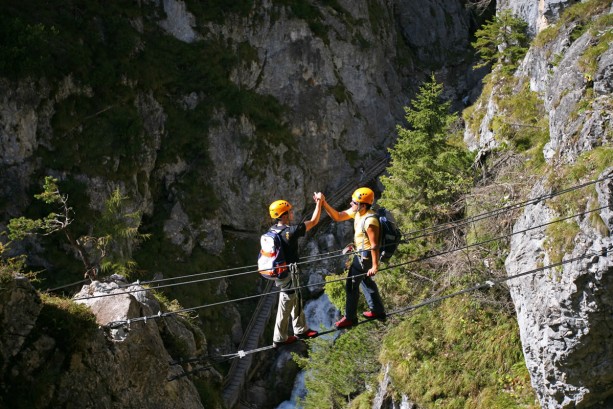 Paar beim Wandern in Ramsau am Dachstein